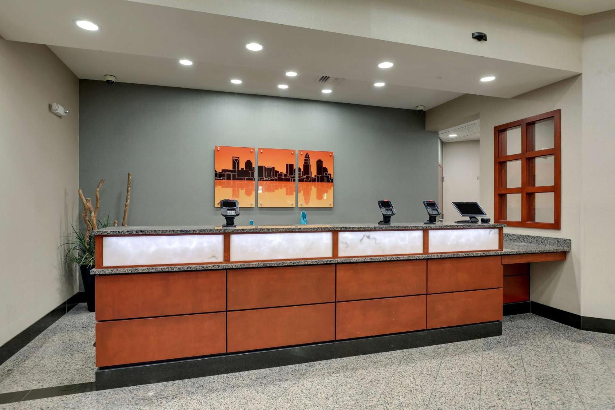 Drury Inn & Suites Charlotte Arrowood Экстерьер фото