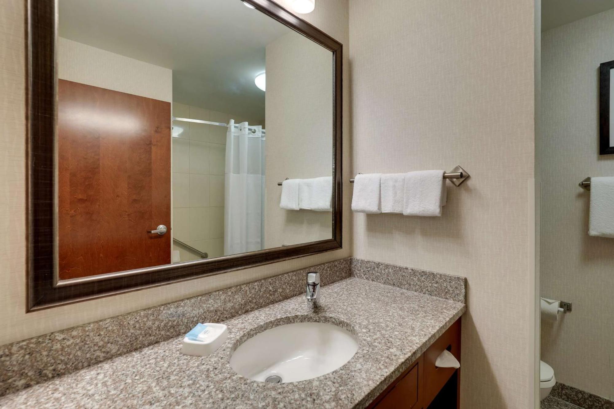 Drury Inn & Suites Charlotte Arrowood Экстерьер фото