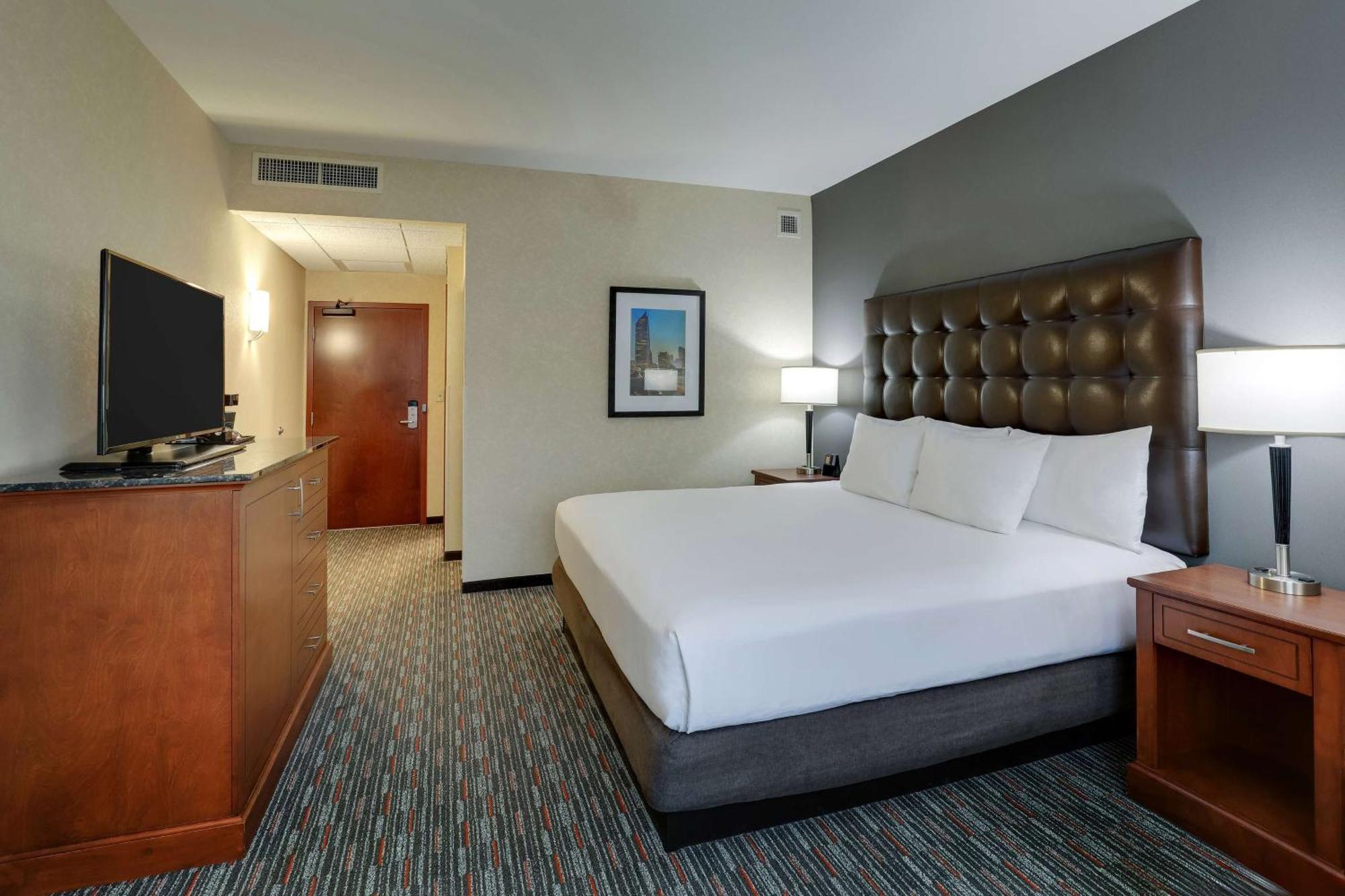 Drury Inn & Suites Charlotte Arrowood Экстерьер фото