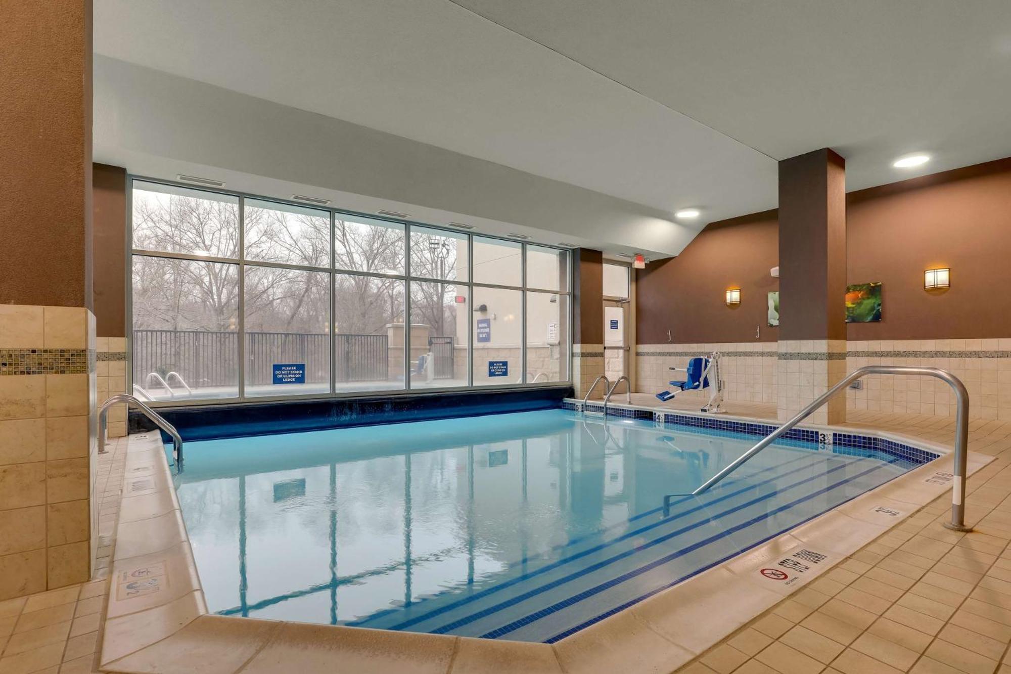 Drury Inn & Suites Charlotte Arrowood Экстерьер фото
