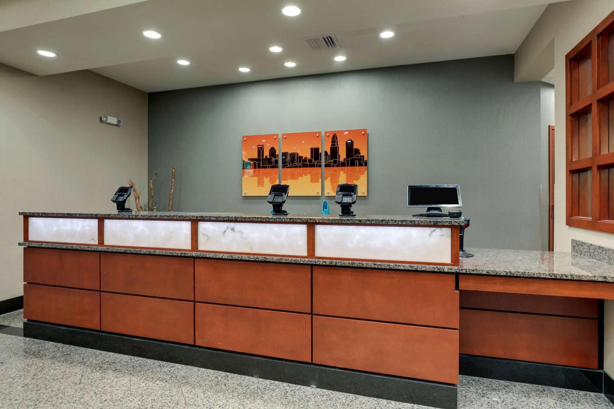 Drury Inn & Suites Charlotte Arrowood Экстерьер фото