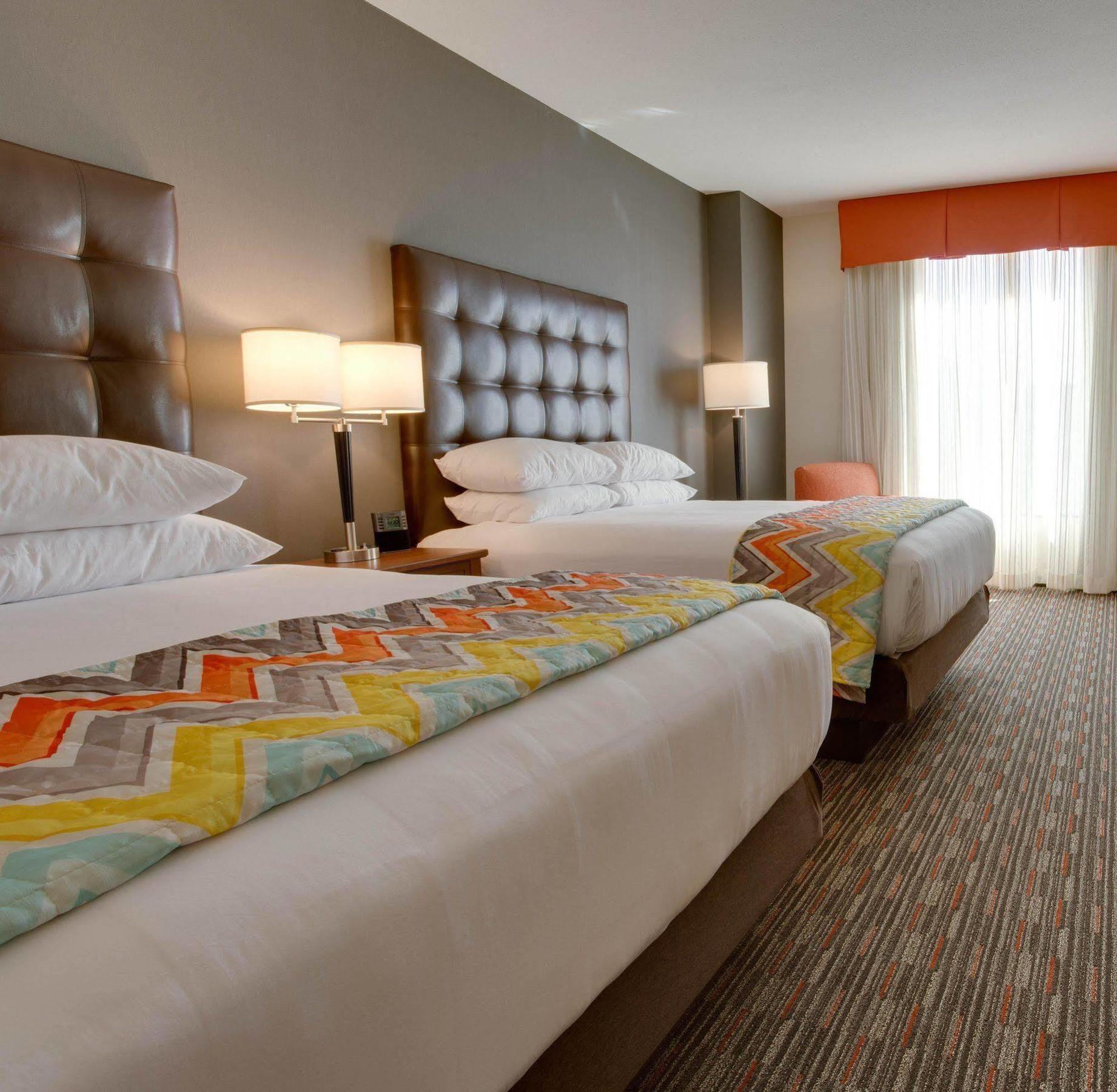 Drury Inn & Suites Charlotte Arrowood Экстерьер фото